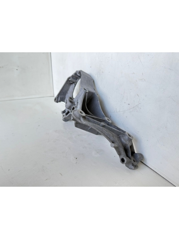 Suporte Alternador Renault Master 2.5 2005 2006 2007 À 2012.