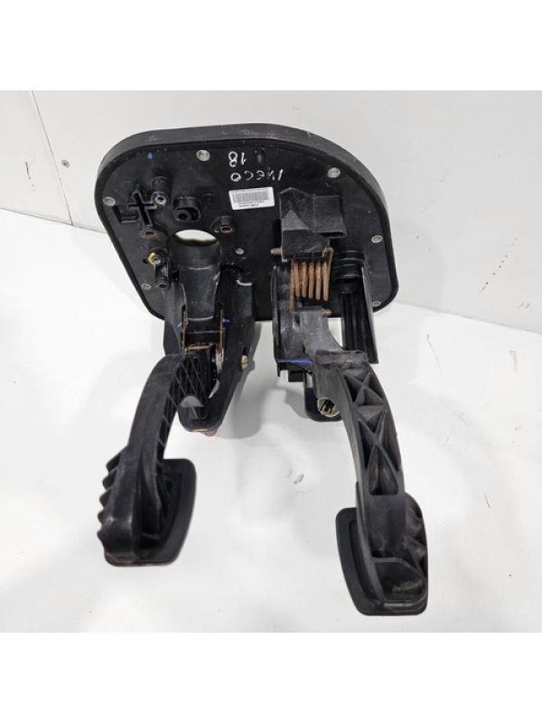 Pedal De Embreagem Freio Iveco Daily 3.0 2016 2017 2018 2019