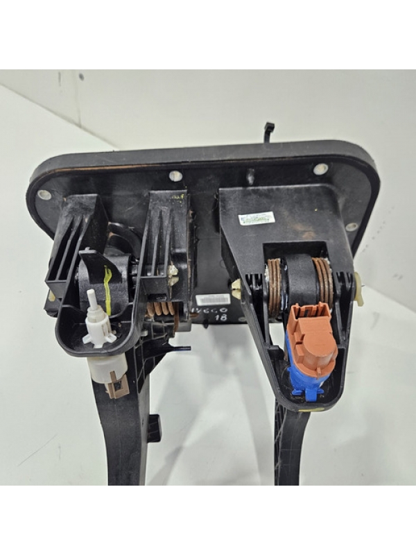 Pedal De Embreagem Freio Iveco Daily 3.0 2016 2017 2018 2019