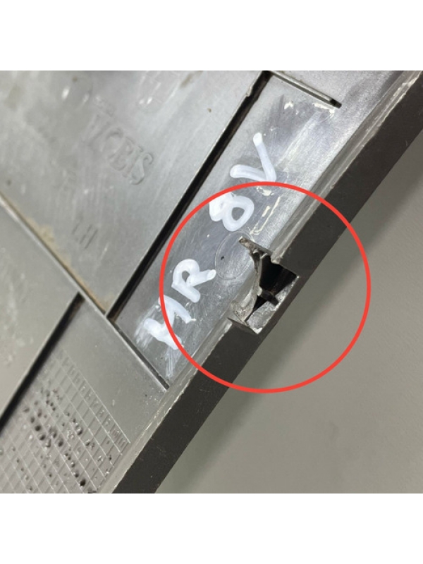 Moldura Lateral Painel Esquerdo Hyundai Hr 05 À 012(detalhe)