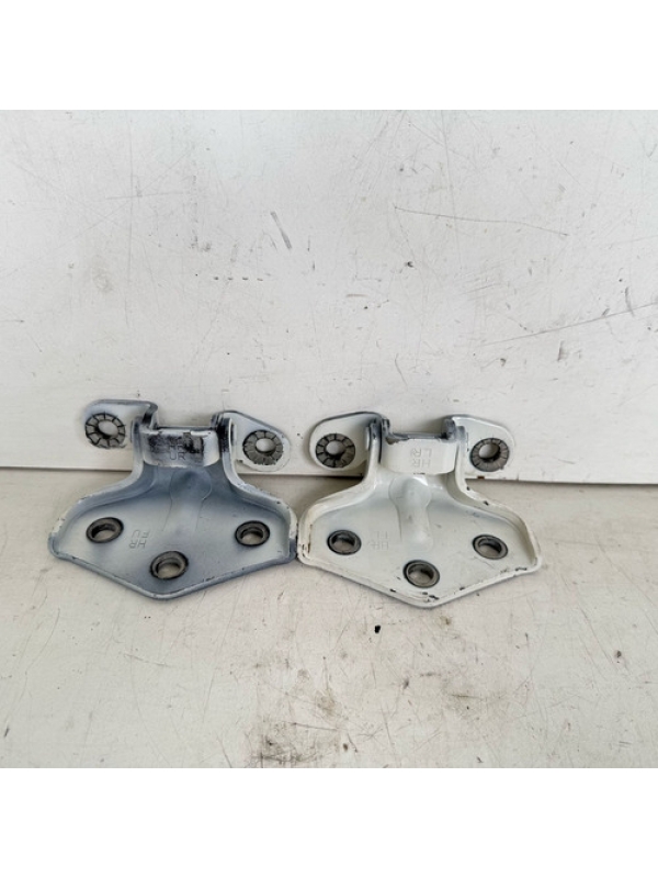 Dobradiça Porta Direita Hyundai Hr 2.5 Diesel 2013 14 À 2022