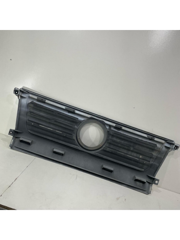 Grade Frontal Dianteira Vw Delivery 8.120, 2001 2002 À 2005.