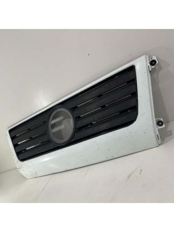 Grade Frontal Dianteira Vw Delivery 8.120, 2001 2002 À 2005.