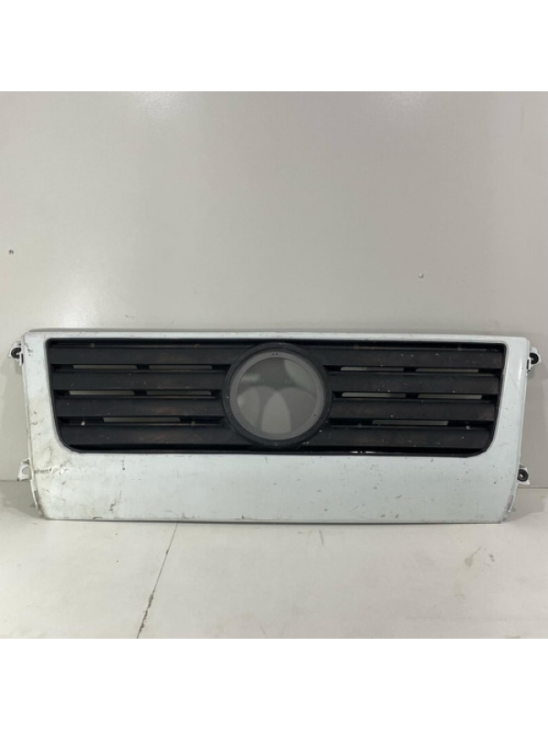 Grade Frontal Dianteira Vw Delivery 8.120, 2001 2002 À 2005.