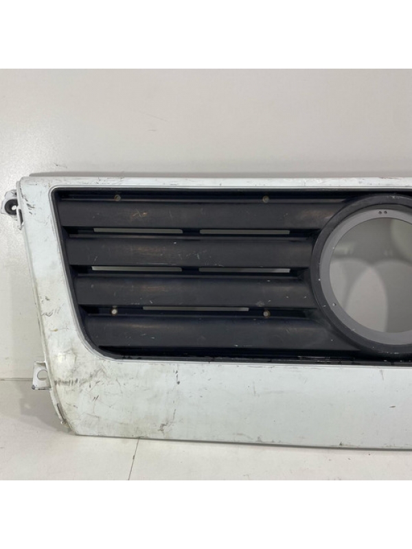 Grade Frontal Dianteira Vw Delivery 8.120, 2001 2002 À 2005.