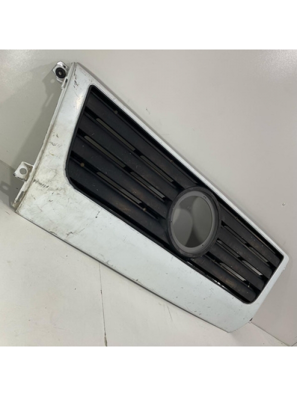 Grade Frontal Dianteira Vw Delivery 8.120, 2001 2002 À 2005.