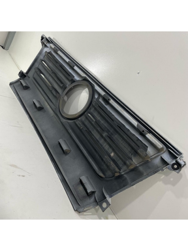 Grade Frontal Dianteira Vw Delivery 8.120, 2001 2002 À 2005.
