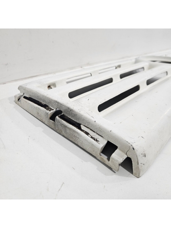 Grade Frontal Do Para-choque Branca Do Volkswagen 8-140 1996