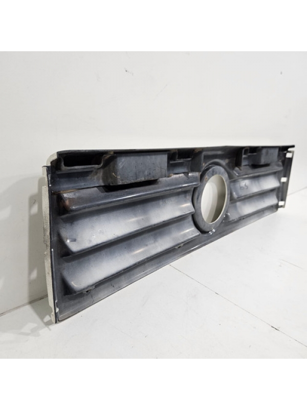 Grade Frontal Do Para-choque Branca Do Volkswagen 8-140 1996