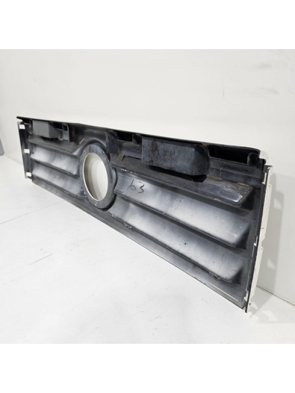 Grade Frontal Do Para-choque Branca Do Volkswagen 8-140 1996