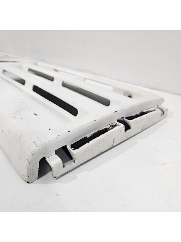 Grade Frontal Do Para-choque Branca Do Volkswagen 8-140 1996