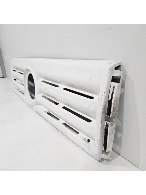 Grade Frontal Do Para-choque Branca Do Volkswagen 8-140 1996