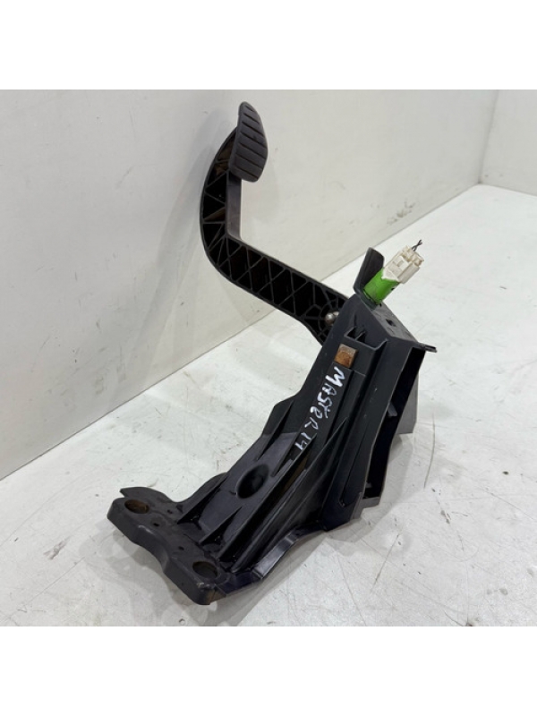 Pedal Embreagem Renault Master 2.3 2013 2014 2015 2016 À 022