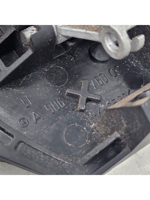 Maçaneta Suporte Porta Dianteira Mb Sprinter 415 2013 À 2019