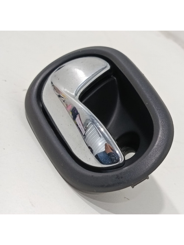 Maçaneta Puxador Interno Lado Direito Renault Sandero 2015 .