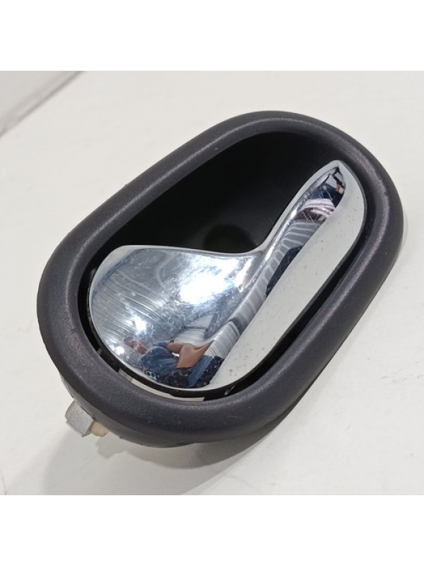 Maçaneta Puxador Interno Lado Direito Renault Sandero 2015 .