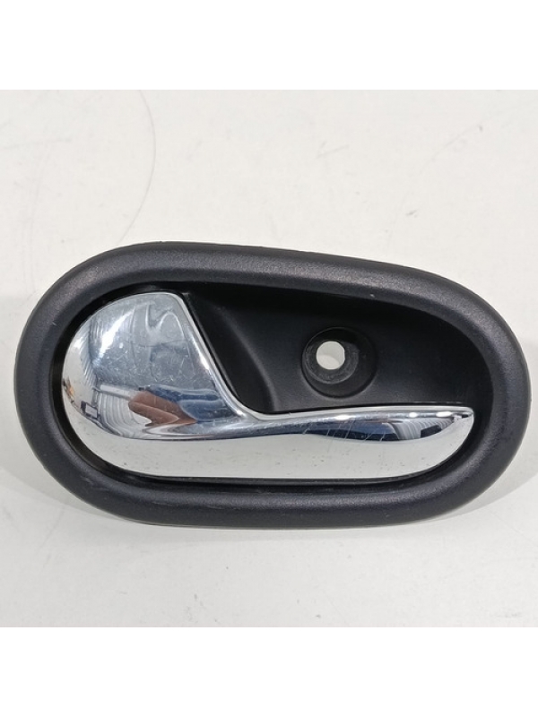 Maçaneta Puxador Interno Lado Direito Renault Sandero 2015 .