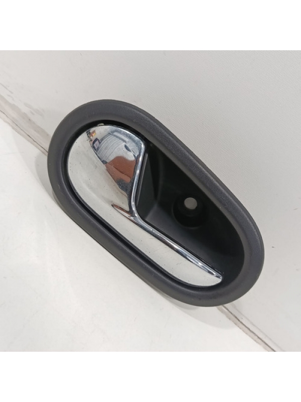 Maçaneta Puxador Interno Lado Direito Renault Sandero 2015 .