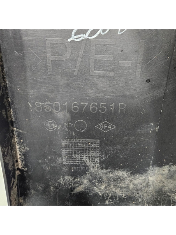 Polaina Traseira Direita Renault Master 2013 À 2022 Detalhe.