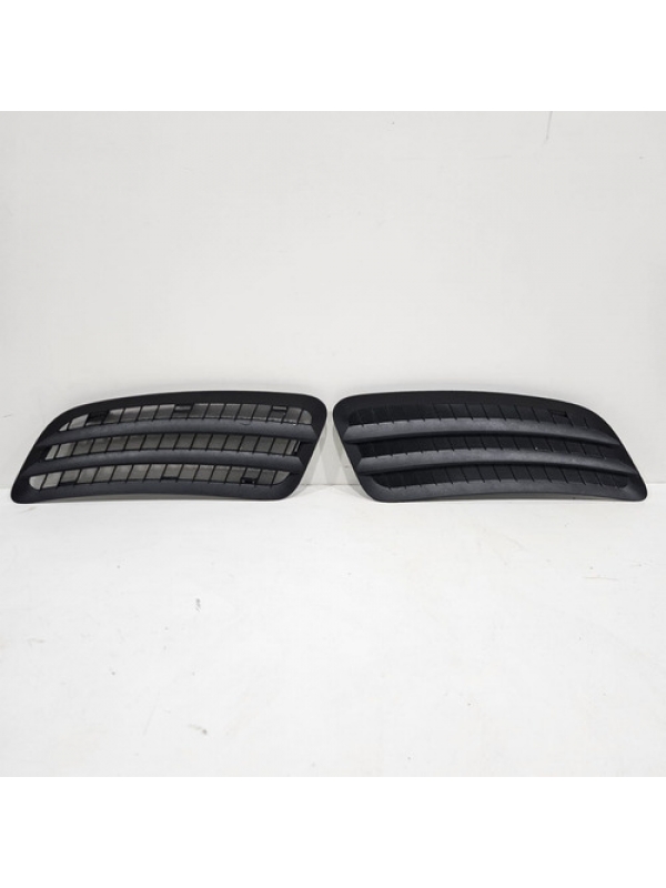 Par Grades / Grelha Do Capô Mb Sprinter 416 417 2020 À 2025.