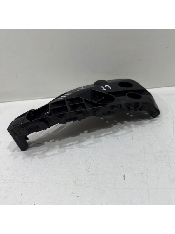 Guia Parachoque Dianteiro Esquerdo Toyota Hilux 2016 A 2019
