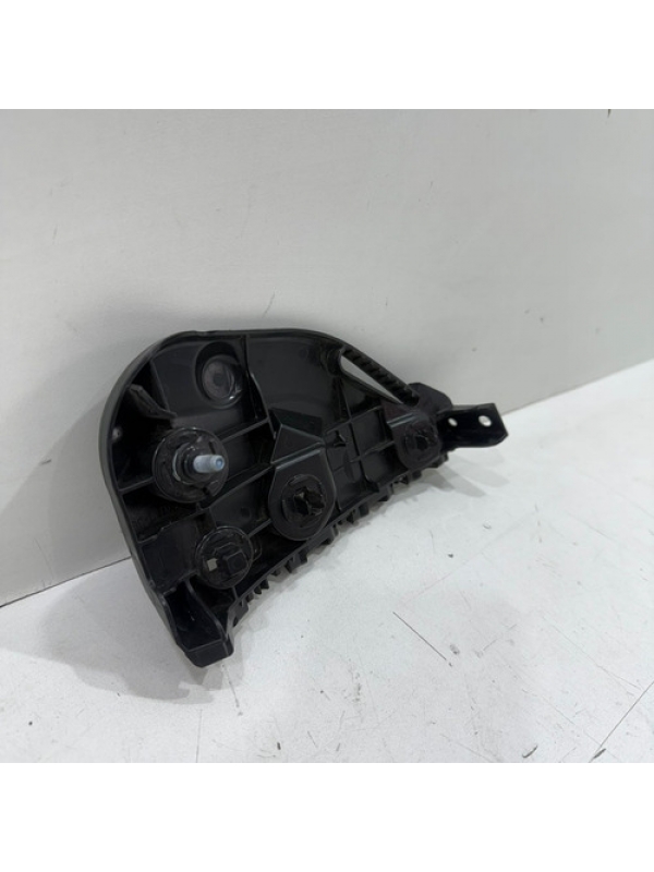Guia Parachoque Dianteiro Esquerdo Toyota Hilux 2016 A 2019