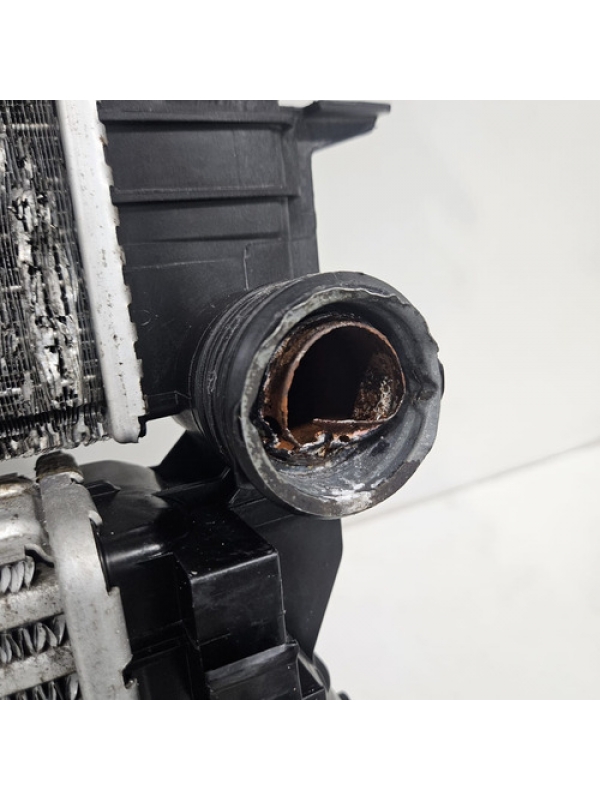 Kit Radiador Mb Sprinter 311 313 415 515 2013 À 2019 Detalhe