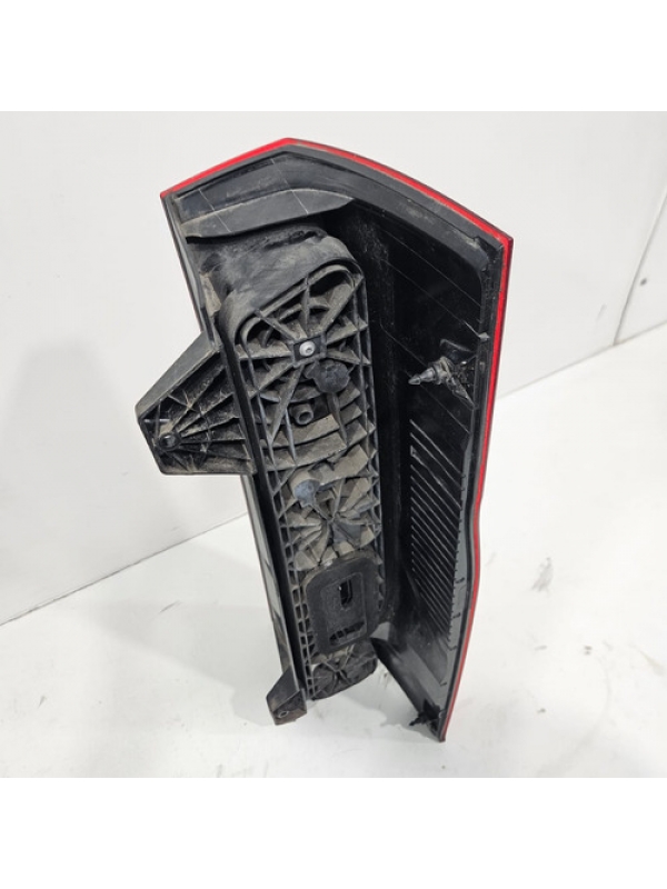 Lanterna Traseira Esquerda Mb Sprinter 416 417 2020 À 2023.