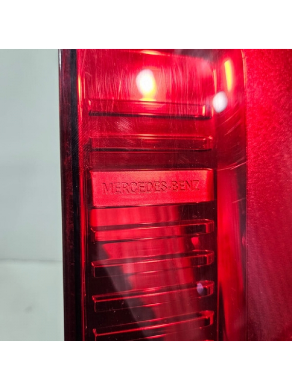 Lanterna Traseira Esquerda Mb Sprinter 416 417 2020 À 2023.