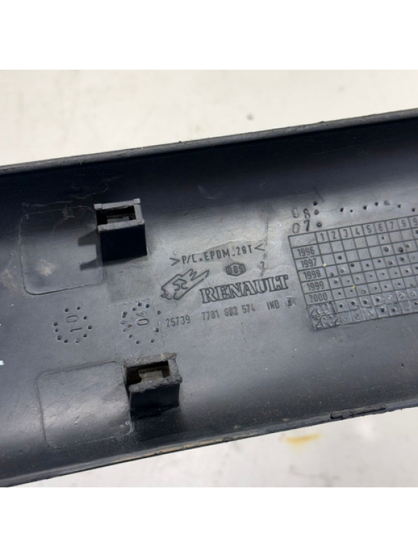 Friso Lateral Traseiro Direito Renault Master 2.5 2006 À 012