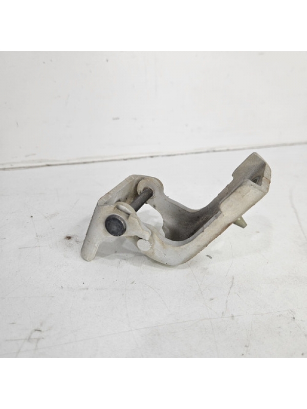 Dobradiça Inferior Porta Dianteira Direita Fiat Scudo 2024.