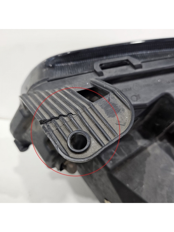 Farol Lado Direito Renault Master 2.3 2023 2024 2025 Detalhe