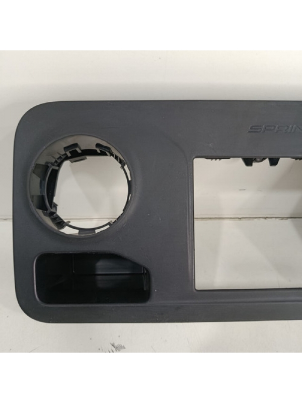 Moldura Painel Difusor Multimidia Mb Sprinter 416 417 2024 .