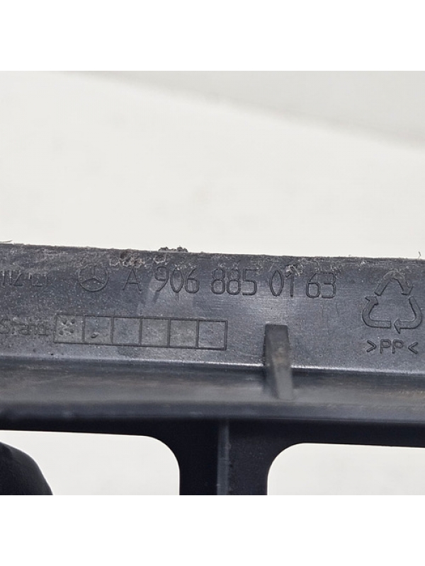 Guia Lado Esquerdo Do Parachoque Mb Sprinter 415 2013 À 2022