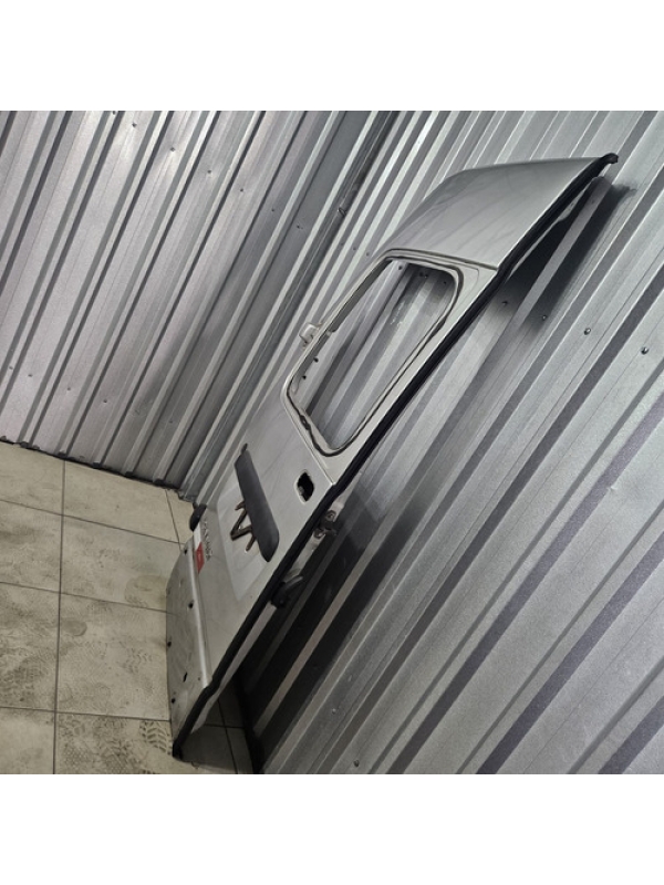 Porta Traseira Esquerda Renault Master 2005 A 2013 Detalhe.