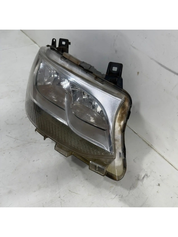 Farol Dianteiro Lado Direito Mb Sprinter 516 20 À 23 Detalhe Direito/passageiro